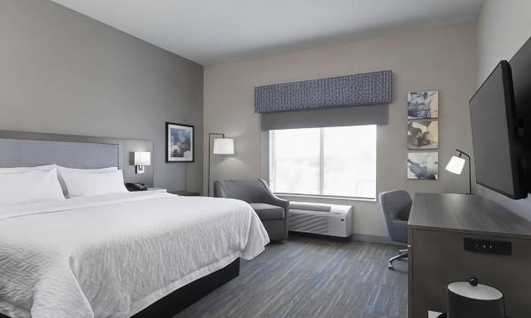 Hampton Inn & Suites St. Charles Old Town Area