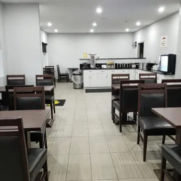 Super 8 by Wyndham Windsor/Dougall