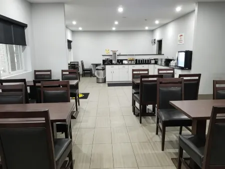 Super 8 by Wyndham Windsor/Dougall