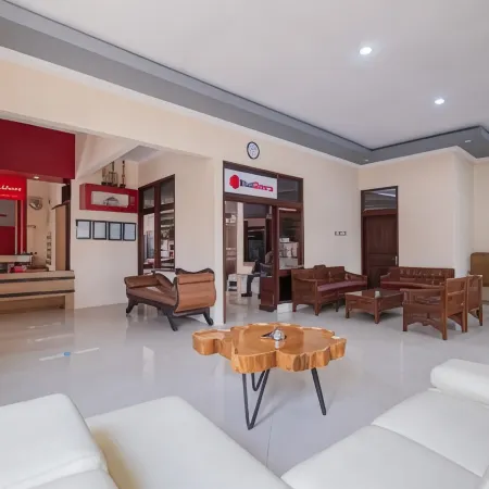RedDoorz Near Bojonegoro Train Station