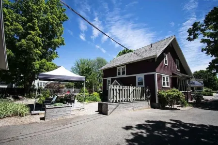 Peaceful House, Calming Gardens + Kitchen + Wi-Fi