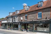 One Holyrood Hotel & Cafe Hotel di Newport