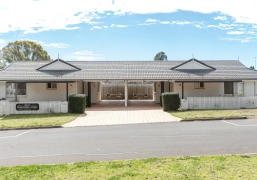 裏維埃拉魯思文汽車旅館