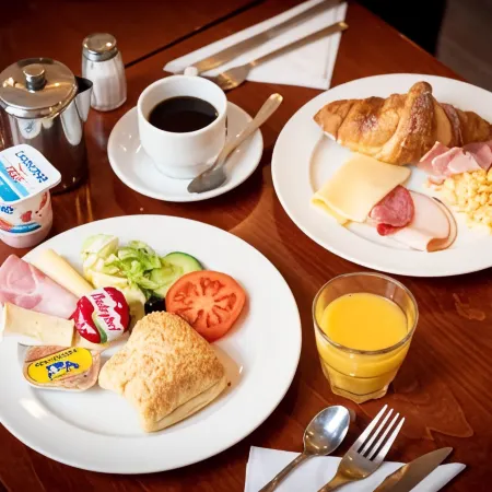 Beverly Hills Hotel Отели в г. Иксель