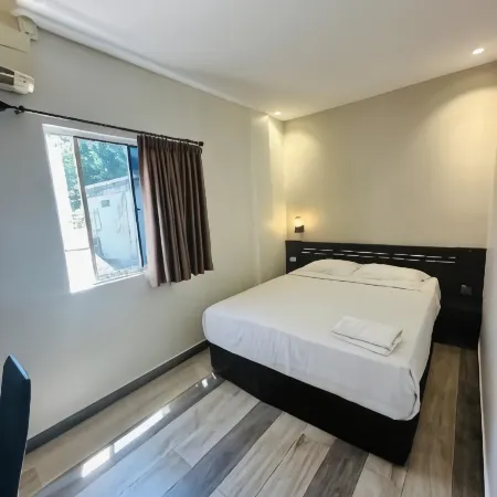 H3 Hotel Отели в г. Танджунг-Балай-Каримун