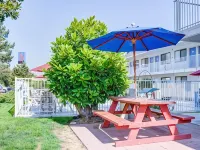 Motel 6 Springfield or  Eugene North Hotels in Springfield