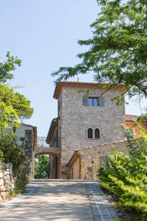 Le Prieuré - Château La Martinette Отели в г. Var