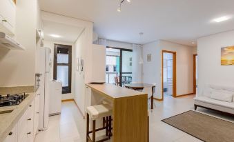 Modern apt With Pool Near the Beach Avr0203