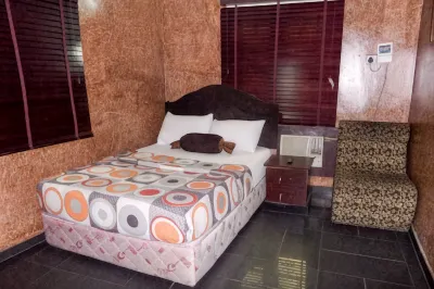 Suite Las Caracas-Yaba Hotels in Yaba