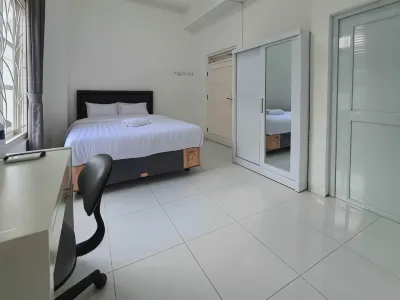 RedDoorz Syariah at Jalan Godean Hotel dekat Sidomoyo Farm