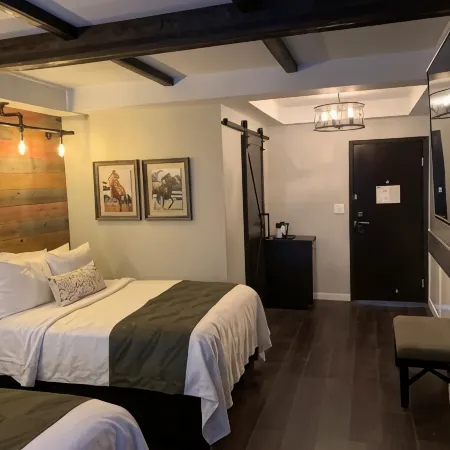 Cedar Stables Inn & Suites