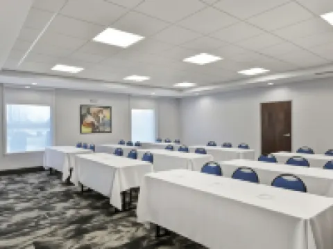 北大急流城希爾頓惠庭酒店 肯特縣酒店