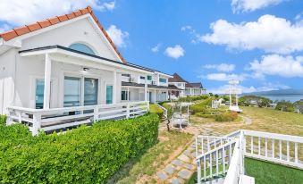 Taean (Anmyeondo) the Sea Where the Moon Stays Pension