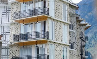 The White Season Resort