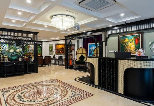 네이처 호텔, 바 딘