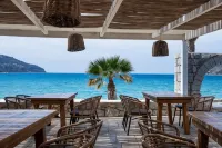 Itilo Traditional Hotel - Parking
