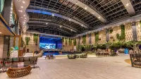 Emei Mountain ROYAL·Yuzquan Bay Hot Spring Hotel - Pool