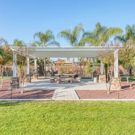 Modern 4-bedroom Villa w/ Pool/Spa & Private Park