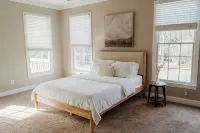 Spacious Group Stay-Pond Retreat, Fishing & Wineries Near Cville & SNP - Boutique