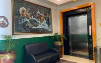 The Grand Cabin Hotel