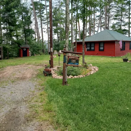 Peaceful 2-bedroom cabin in Elcho on Lower Post Lake.
