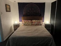 Serene Neighborhood Near Beach; under 10 Min. to Hospitals, Universities, & DT