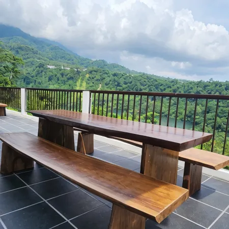 Gajah 12 Lake View Resort Отели в г. Тернате