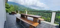 Gajah 12 Lake View Resort โรงแรมใน