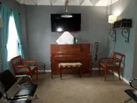 Hoosville Hostel (Formerly the Everglades Hostel)