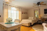Vermont Summer Getaway • Fire Pit, Yard Games, Near Lake • Sleeps 11