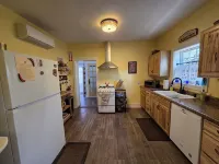 Artsy&Historic 3BR+3BA On site parking! No Stairs!