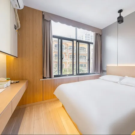 Jiting Youth Hostel (North Bund Pingliang Road Metro Station Branch)