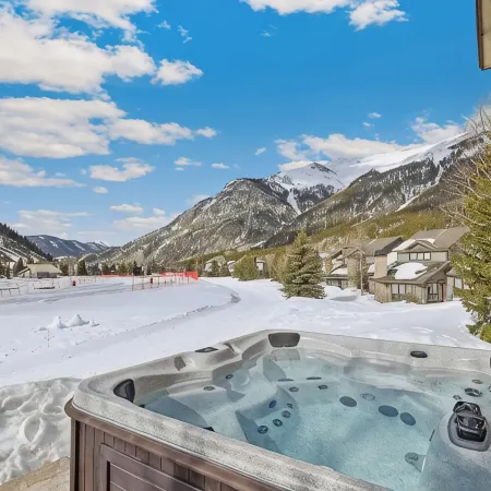 Spectacular Ski-in/Out House on Golf Course! Private Hot Tub w/ Mountain Views!