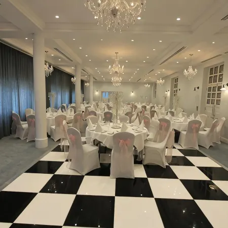 Yarrow Hotel