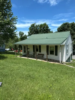 Charming 2-bedroom house. Walk to town Quiet neighborhood. 1 mile to NRG bridge! - 3-Sterne