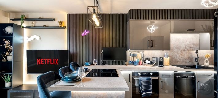Stylish Waterfront 2-Bed City Apartment Hotels in Lincoln District