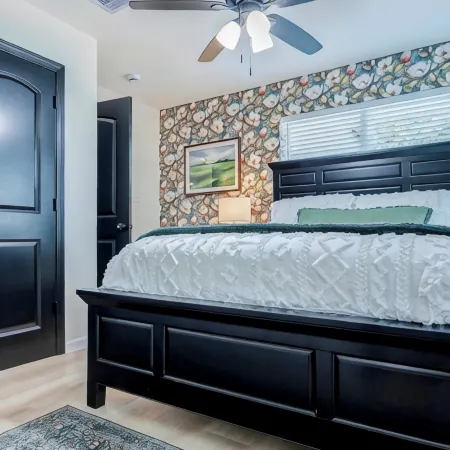 Stylish main-level home in historic downtown Brenham—walking distance to shops!