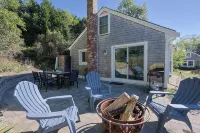 Bright & open private home, close to beach. Renovated clean and pet friendly! - WiFi