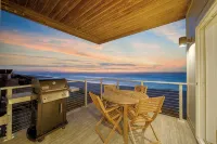 Rockaway Beach | Beach Access, Hot Tub & Fire Pit - 4-Star