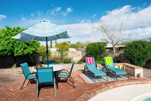 Boho desert ranch with private pool, 1M to pickleball