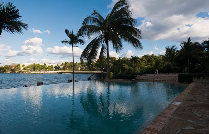 Pelican Bay Hotel