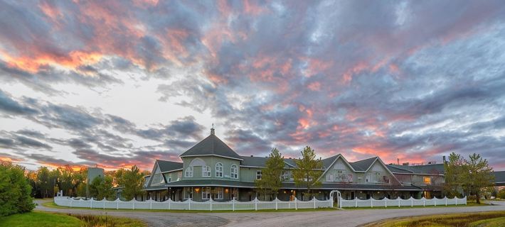 Cedar Meadows Resort & Spa, Ascend Hotel Collection Ξενοδοχεία στην πόλη Cochrane District