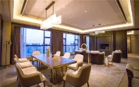 Phoenix New Century Grand Hotel