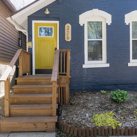 Charming 1-bedroom house in delightful Winona with WiFi, AC and PRIVATE PATIO
