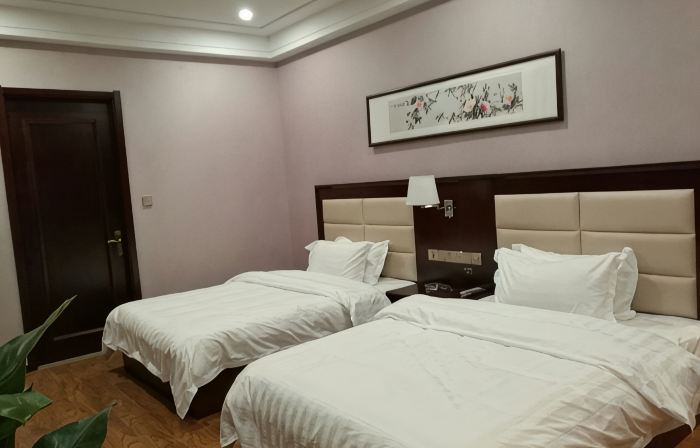 Jun Royal Pavilion Hotel