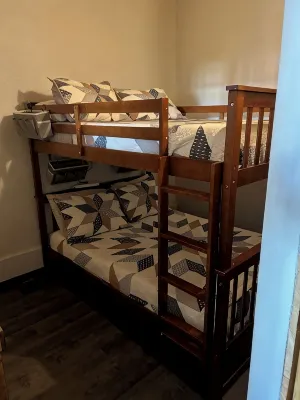 The Bunkhouse – A Unique Stay in Historic Hebron, Nebraska Hoteles en 