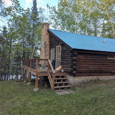 Private, Cozy 4-Bedroom Log Cabin with 374 Feet of Lakeshore on Washburn Lake!