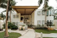 Crown Villa - Luxury Beachfront 8 bedroom property