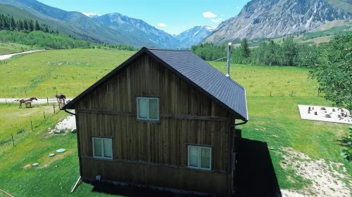 Spectacular Mountain Cabin in the heart of East Rosebud Mountains
