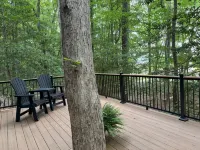 Luxury Treehouse with Large Deck - Homestays